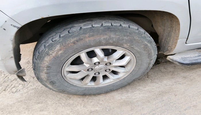 2016 Mahindra TUV300 T8, Diesel, Manual, 1,77,091 km, tyre