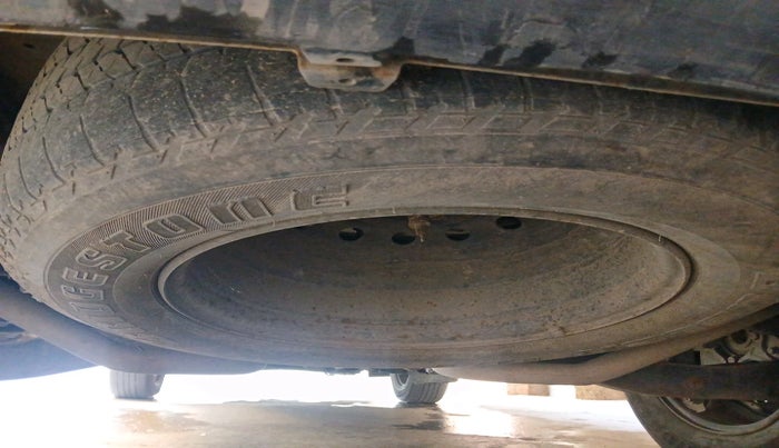 2015 Mahindra XUV500 W6, Diesel, Manual, 1,35,266 km, tyre