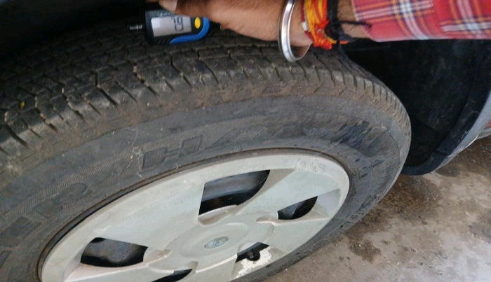 2015 Mahindra XUV500 W6, Diesel, Manual, 1,35,266 km, tyre