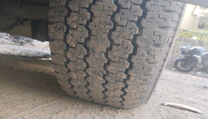 2011 Tata Safari 4X2 LX DICOR, Diesel, Manual, 3,52,548 km, tyre