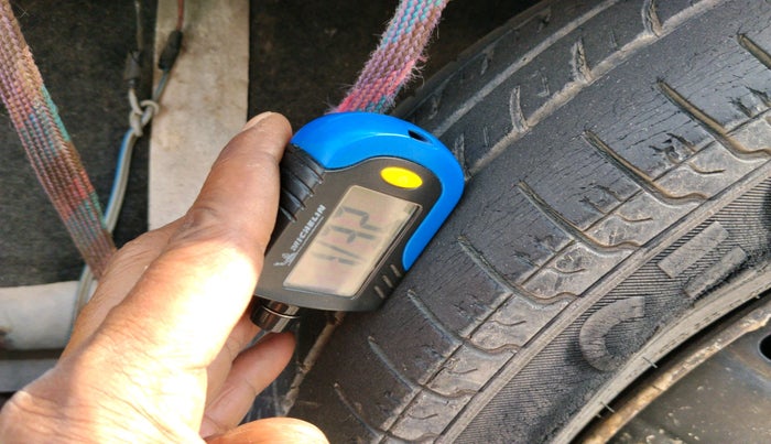 2016 Maruti Alto 800 LX CNG, Petrol, Manual, 1,15,762 km, tyre