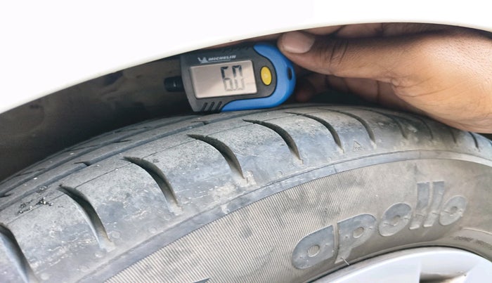 2015 Hyundai Grand i10 SPORTZ 1.2 KAPPA VTVT, Petrol, Manual, 1,43,994 km, tyre