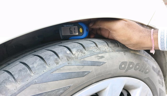 2015 Hyundai Grand i10 SPORTZ 1.2 KAPPA VTVT, Petrol, Manual, 1,43,994 km, tyre