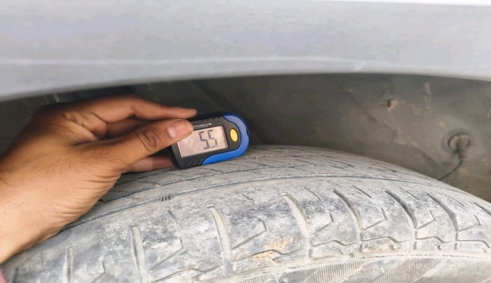 2019 Hyundai VENUE SX 1.4 CRDi DUAL TONE, Diesel, Manual, 1,01,748 km, tyre