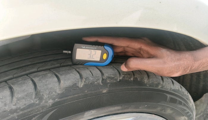 2018 Ford Ecosport TITANIUM 1.0L ECOBOOST SPORTS(SUNROOF), Petrol, Manual, 1,00,090 km, tyre