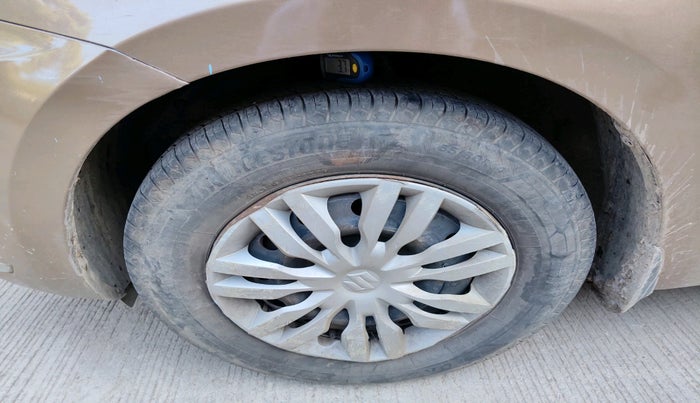 2017 Maruti Dzire VXI, Petrol, Manual, 80,758 km, tyre