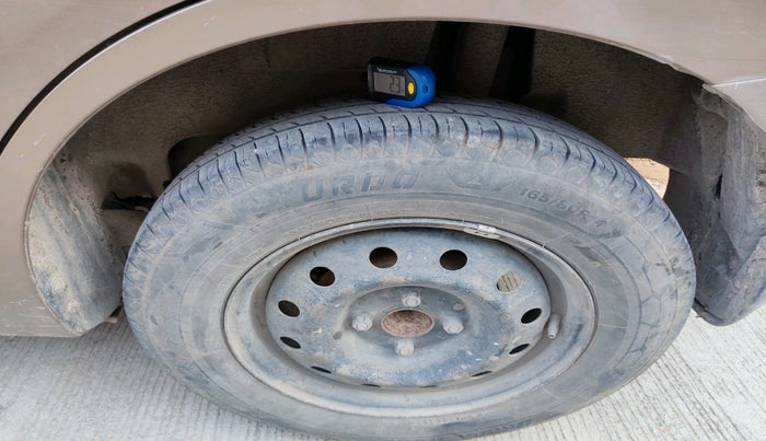 2017 Maruti Dzire VXI, Petrol, Manual, 80,758 km, tyre