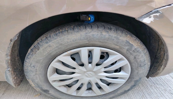 2017 Maruti Dzire VXI, Petrol, Manual, 80,758 km, tyre