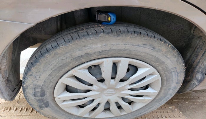 2017 Maruti Dzire VXI, Petrol, Manual, 80,758 km, tyre