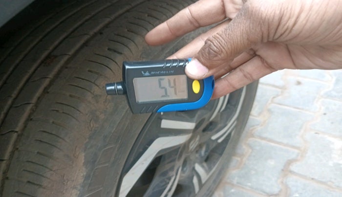 2022 Maruti BREZZA VXI SMART HYBRID, Petrol, Manual, 28,943 km, tyre