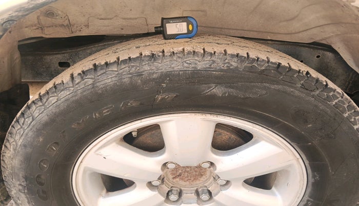 2011 Toyota Fortuner 3.0 4X4 MT, Diesel, Manual, 2,28,191 km, tyre