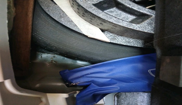 2023 Mahindra XUV300 W8 (O) 1.2 PETROL AMT, Petrol, Automatic, 38,986 km, tyre