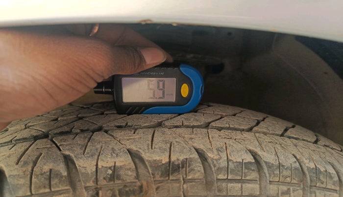 2020 Maruti Swift LXI, Petrol, Manual, 1,09,748 km, tyre