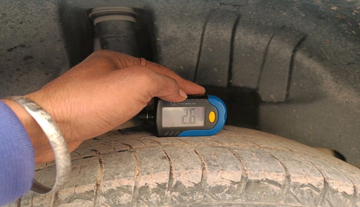 2020 Maruti Swift LXI, Petrol, Manual, 1,09,748 km, tyre