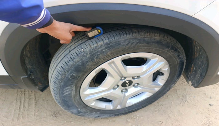 2023 KIA SONET HTK PLUS 1.0 IMT, Petrol, Manual, 19,757 km, tyre