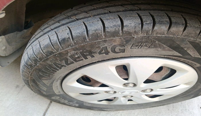 2012 Hyundai i10 SPORTZ 1.2 AT, Petrol, Automatic, 96,670 km, tyre