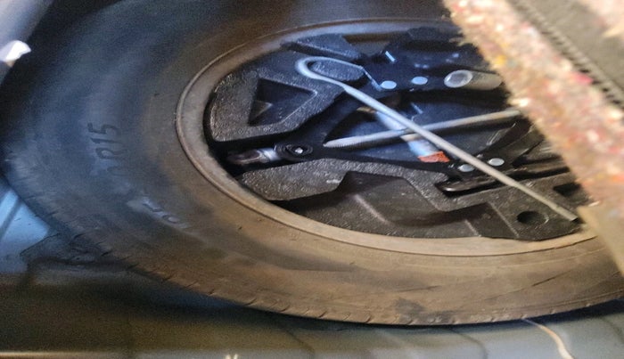 2022 Tata PUNCH ADVENTURE AMT, Petrol, Automatic, 30,297 km, tyre