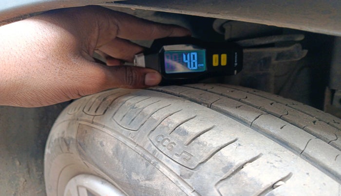 2017 Renault Kwid RXT 1.0, Petrol, Manual, 78,464 km, tyre