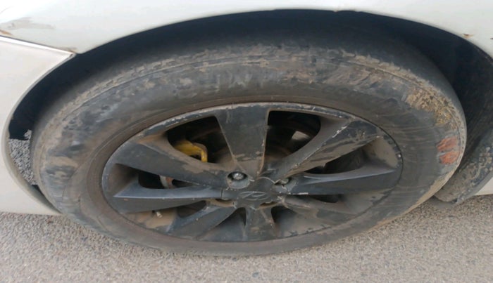 2013 Hyundai Verna FLUIDIC 1.6 CRDI SX, Diesel, Manual, 1,08,150 km, tyre