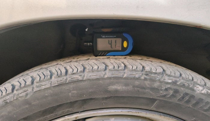 2010 Maruti Zen Estilo LXI, Petrol, Manual, 1,05,042 km, tyre