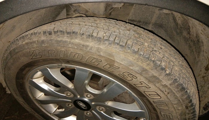 2016 Mahindra XUV500 W10, Diesel, Manual, 28,483 km, tyre