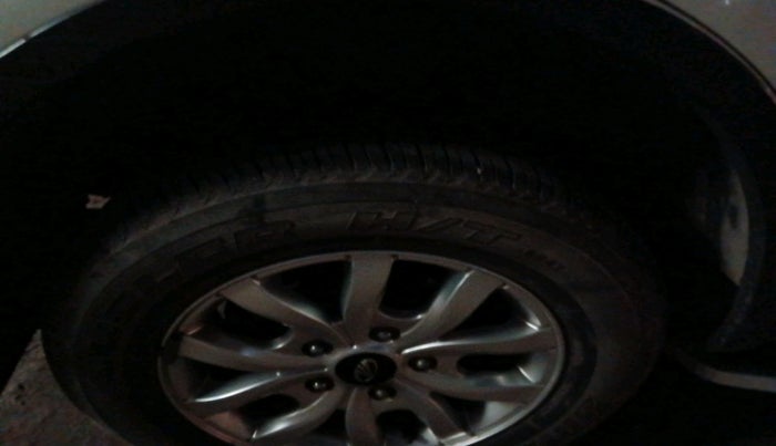 2016 Mahindra XUV500 W10, Diesel, Manual, 28,483 km, tyre