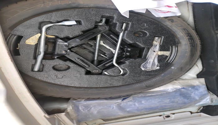 2019 Mahindra XUV300 W8 (O) 1.5 DIESEL, Diesel, Manual, 1,13,278 km, tyre