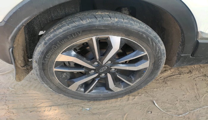 2019 Mahindra XUV300 W8 (O) 1.5 DIESEL, Diesel, Manual, 1,13,278 km, tyre