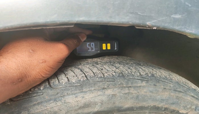 2011 Volkswagen Polo COMFORTLINE 1.2L, Diesel, Manual, 1,43,869 km, tyre