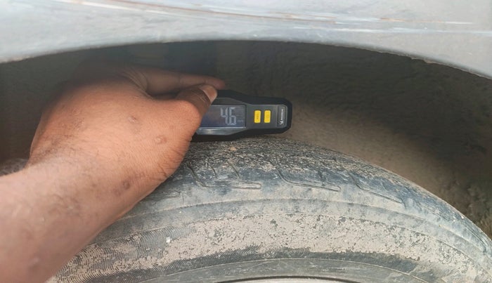 2011 Volkswagen Polo COMFORTLINE 1.2L, Diesel, Manual, 1,43,869 km, tyre