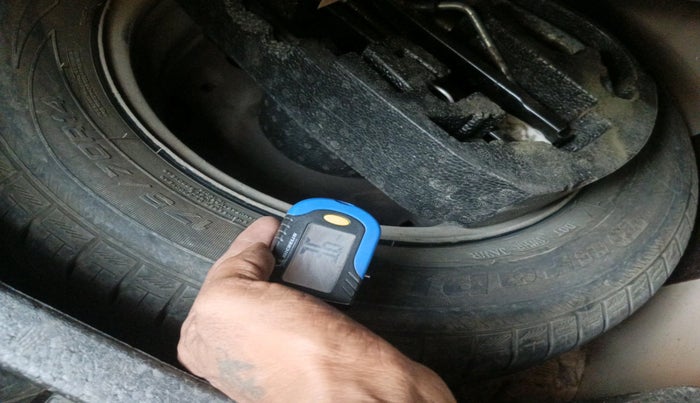 2011 Volkswagen Vento TRENDLINE 1.6, Petrol, Manual, 60,667 km, tyre