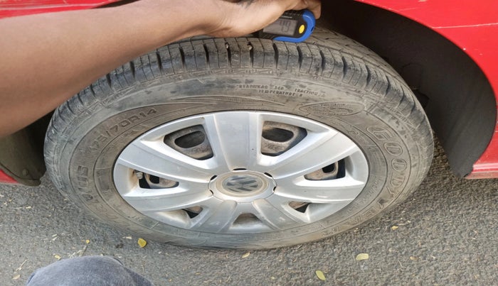 2011 Volkswagen Vento TRENDLINE 1.6, Petrol, Manual, 60,667 km, tyre