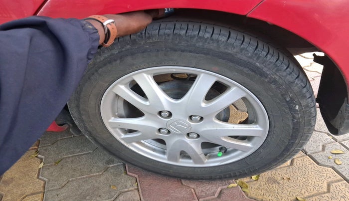 2012 Honda Brio V MT, Petrol, Manual, 86,039 km, tyre