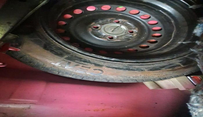 2012 Honda Brio V MT, Petrol, Manual, 86,039 km, tyre