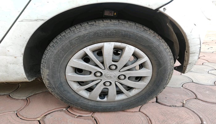 2015 Hyundai i10 SPORTZ 1.1, Petrol, Manual, 23,892 km, tyre