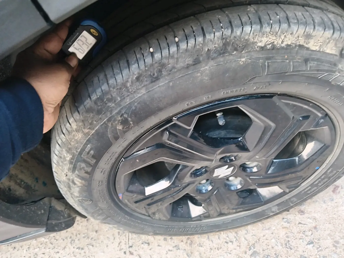 2025 Maruti BREZZA ZXI S-CNG, Petrol, Manual, 27,648 km, tyre