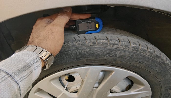 2016 Maruti Wagon R 1.0 LXI CNG, Petrol, Manual, 1,11,210 km, tyre