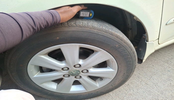 2011 Toyota Corolla Altis G PETROL, Petrol, Manual, 20,417 km, tyre