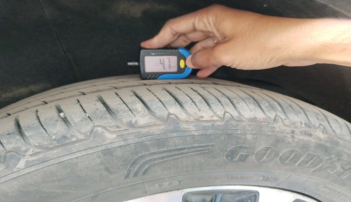 2022 MG GLOSTER SAVVY 2.0 TURBO 7 STR 2WD, Diesel, Automatic, 1,27,500 km, tyre