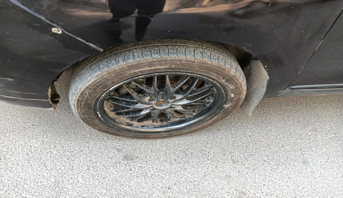 2015 Renault Lodgy 110 PS RXL 8STR, Diesel, Manual, 1,13,483 km, tyre