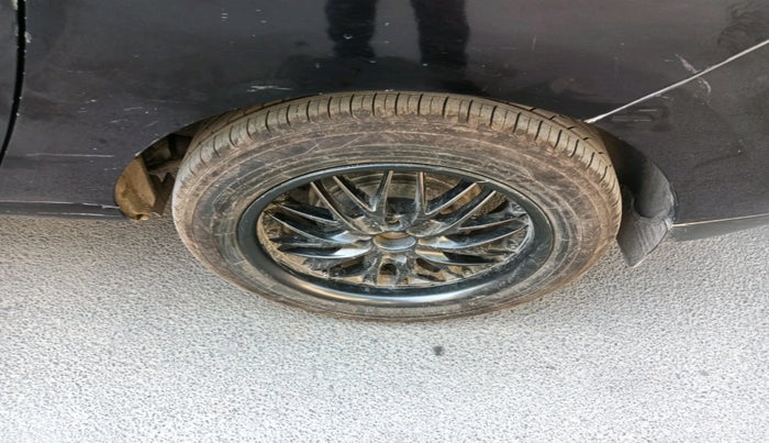 2015 Renault Lodgy 110 PS RXL 8STR, Diesel, Manual, 1,13,483 km, tyre