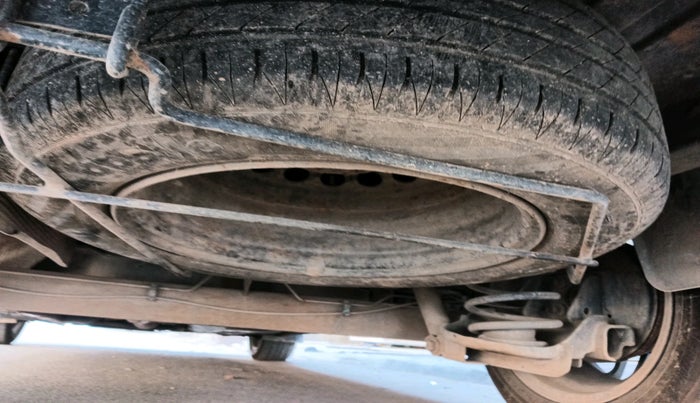 2015 Renault Lodgy 110 PS RXL 8STR, Diesel, Manual, 1,13,483 km, tyre