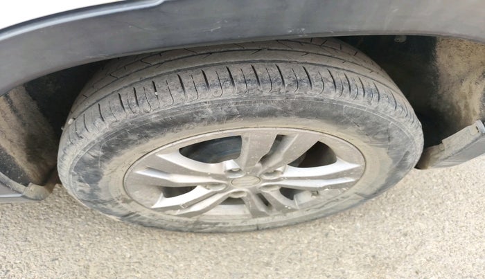 2016 Maruti Vitara Brezza ZDI PLUS, Diesel, Manual, 1,28,386 km, tyre