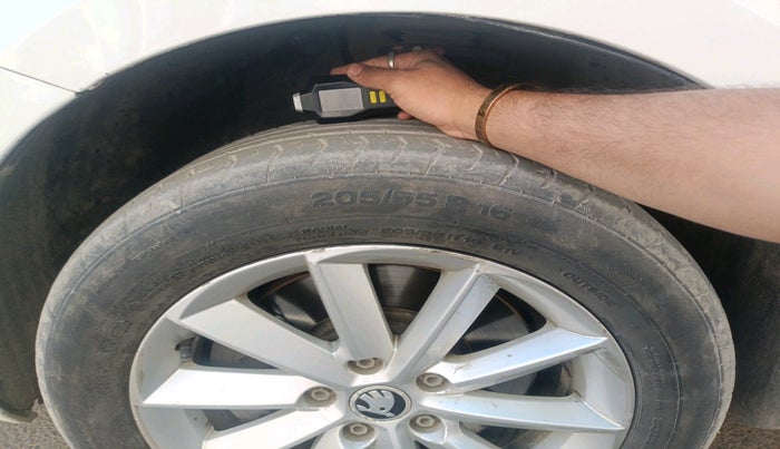 2014 Skoda Superb ELEGANCE 2.0 TDI CR AT, Diesel, Automatic, 1,19,430 km, tyre