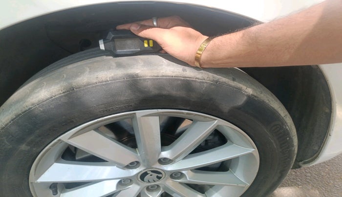 2014 Skoda Superb ELEGANCE 2.0 TDI CR AT, Diesel, Automatic, 1,19,430 km, tyre