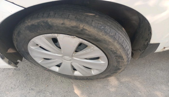 2017 Maruti Ertiga VXI CNG, Petrol, Manual, 1,30,690 km, tyre