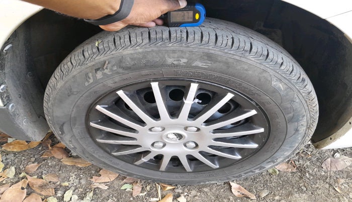 2015 Maruti Swift Dzire VXI, Petrol, Manual, 65,692 km, tyre