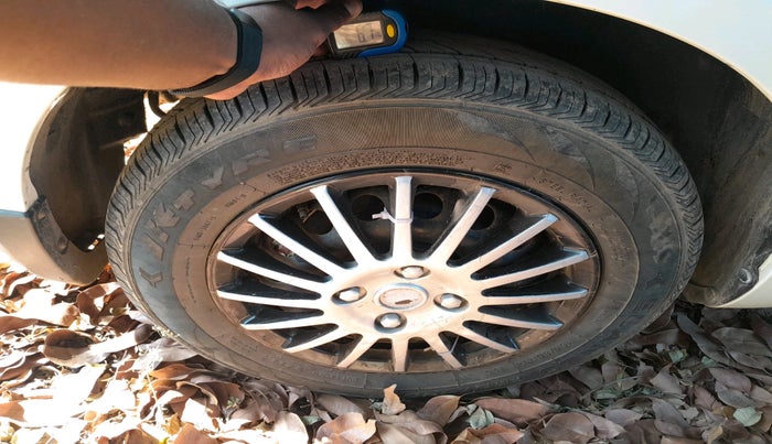 2015 Maruti Swift Dzire VXI, Petrol, Manual, 65,692 km, tyre