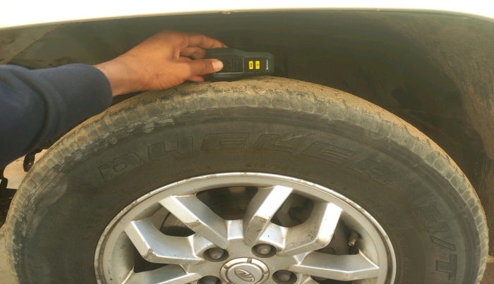 2018 Mahindra TUV300 T8, Diesel, Manual, 1,07,554 km, tyre