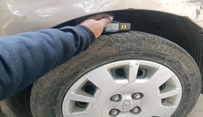 2013 Hyundai i20 MAGNA (O) 1.2, Petrol, Manual, 35,413 km, tyre